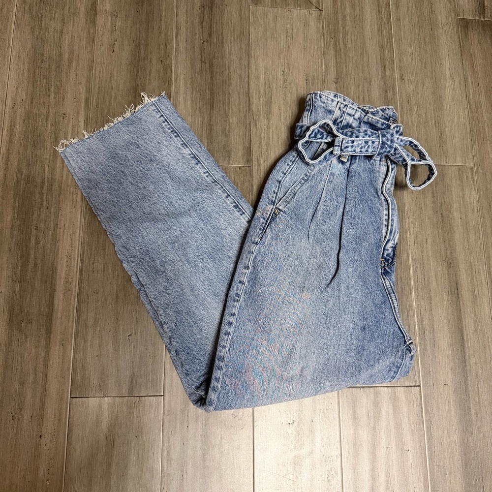 NWT, Abercrombie and Fitch, Paperbag, High Waisted, Denim Mom Jeans | Womens 27‎